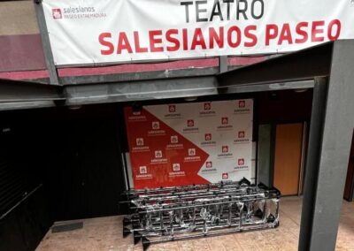 Modular side lighting towers for stage lighting in Madrid venue