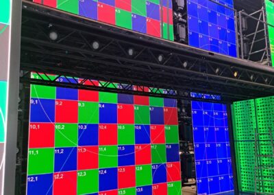 motorised stage lift with dual chain transmission