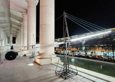 Instalación Fremor iluminada de noche en el Teatre Nacional de Catalunya durante LLUM BCN 2026.